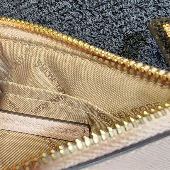 Michael Kors Blush Card Holder with Gold Accents and keychain EUC - Picture 12 of 13
